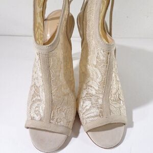 M. Gemi Cream lace Slingback Peep Toe Sandal Pumps Sz 5.5